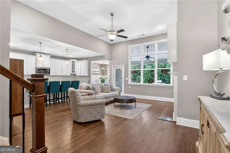 527 Margaret LN Woodstock, GA 30188