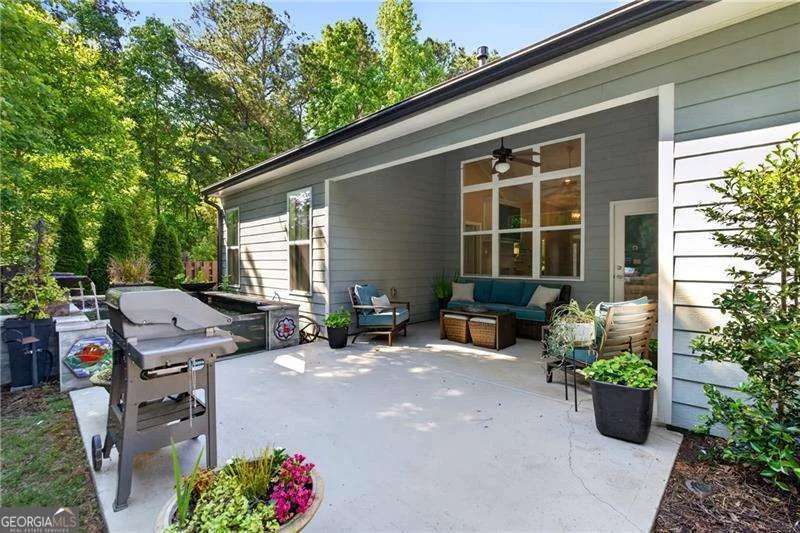 527 Margaret LN Woodstock, GA 30188