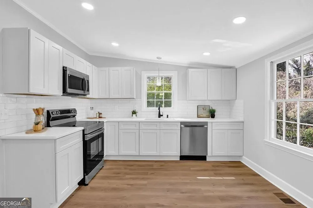 5121 Central DR Stone Mountain, GA 30083