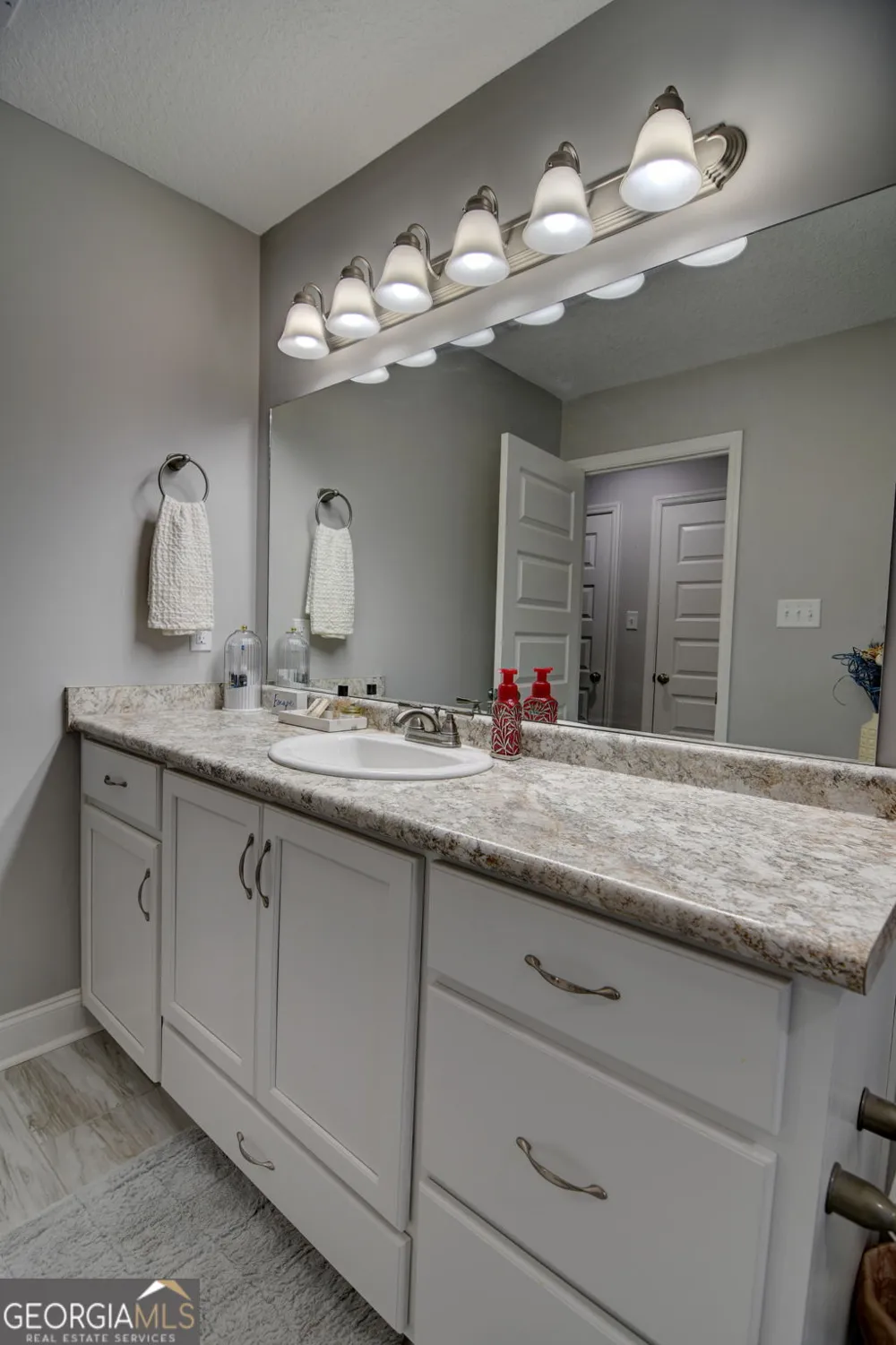 2039 Meadow Cove DR Valdosta, GA 31605