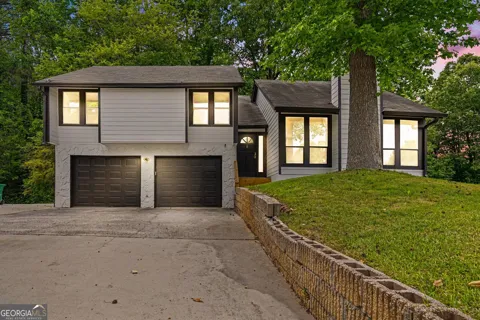 1030 Chapman LN