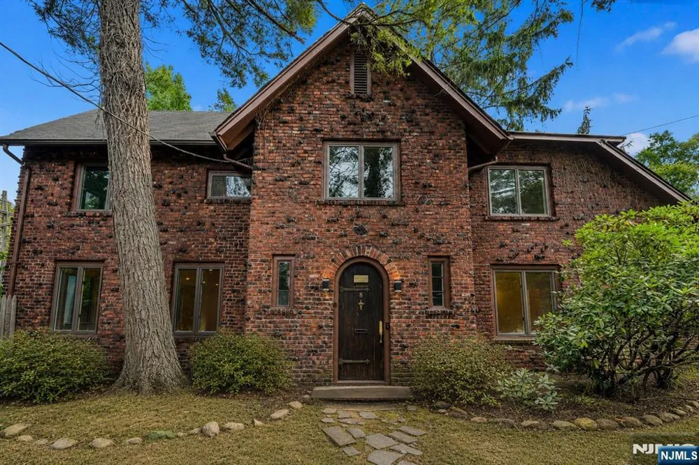 8 Harriot Avenue Harrington Park, NJ 07640