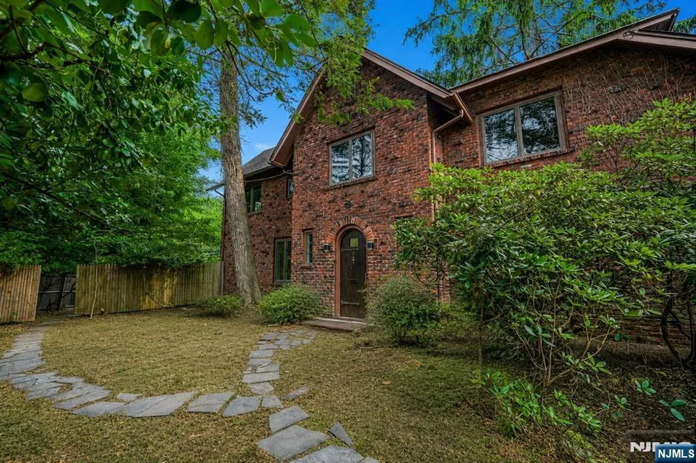 8 Harriot Avenue Harrington Park, NJ 07640