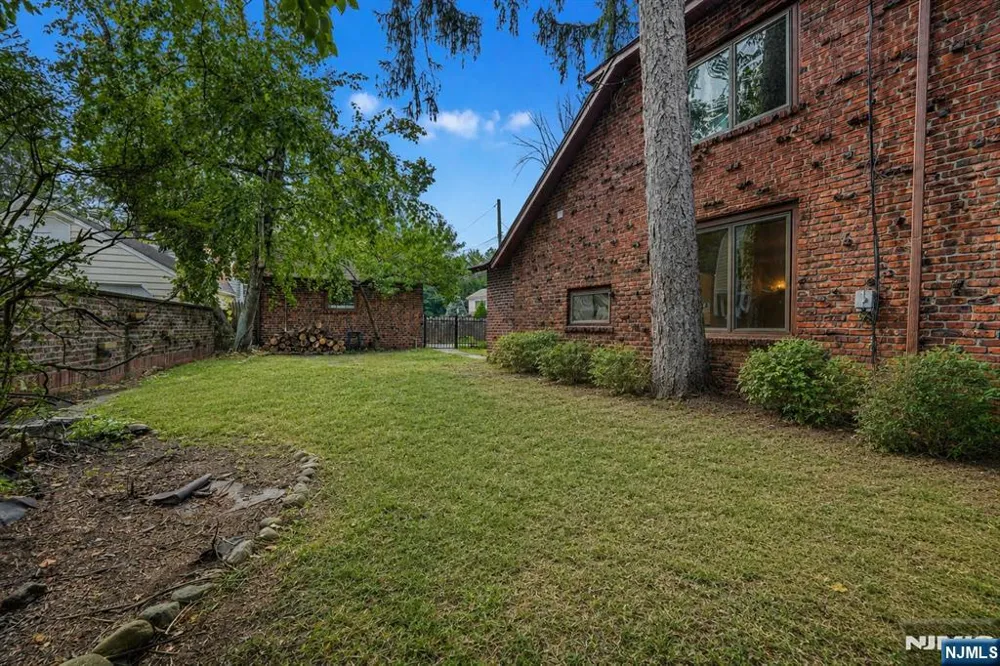 8 Harriot Avenue Harrington Park, NJ 07640