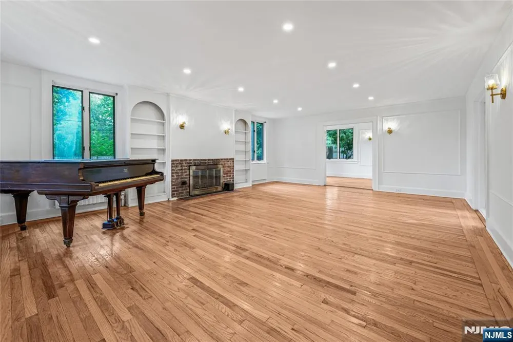 8 Harriot Avenue Harrington Park, NJ 07640