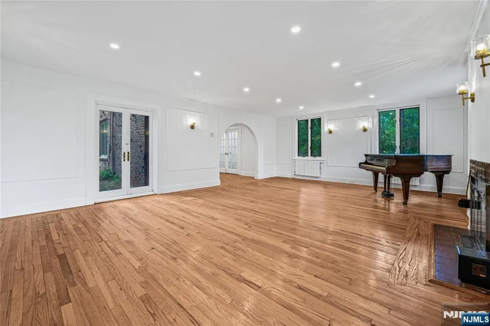 8 Harriot Avenue Harrington Park, NJ 07640
