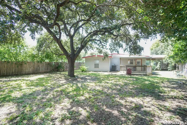 205 WEATHERCOCK LN Windcrest, TX 78239