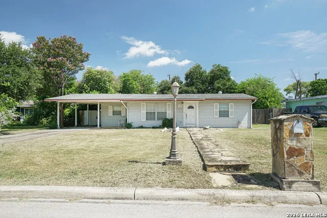 205 WEATHERCOCK LN Windcrest, TX 78239