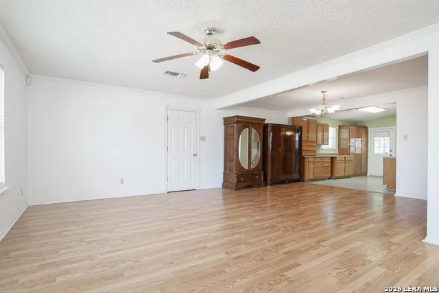 205 WEATHERCOCK LN Windcrest, TX 78239