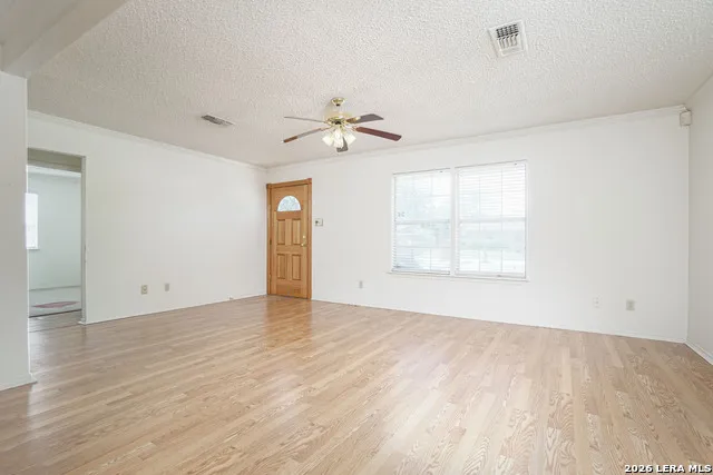 205 WEATHERCOCK LN Windcrest, TX 78239