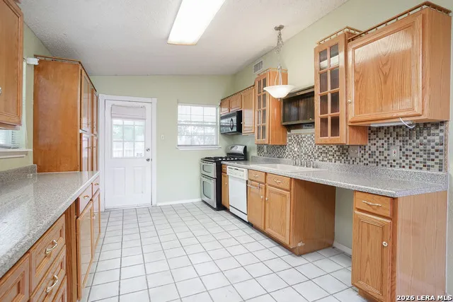 205 WEATHERCOCK LN Windcrest, TX 78239