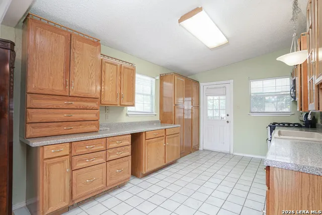 205 WEATHERCOCK LN Windcrest, TX 78239