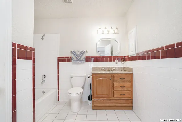 205 WEATHERCOCK LN Windcrest, TX 78239