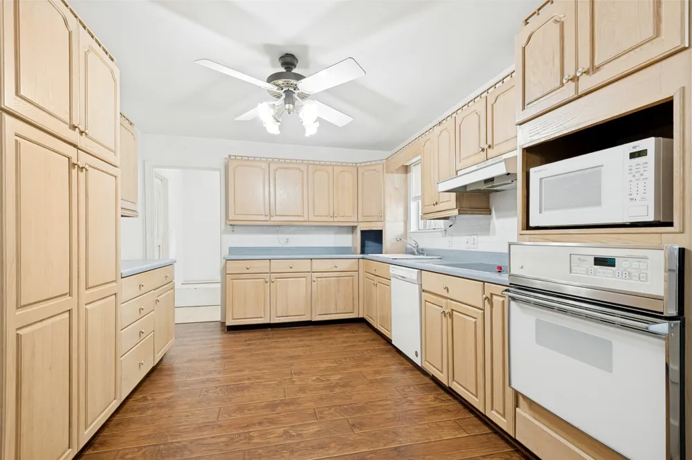 608 W Cheryl Avenue Hurst, TX 76053