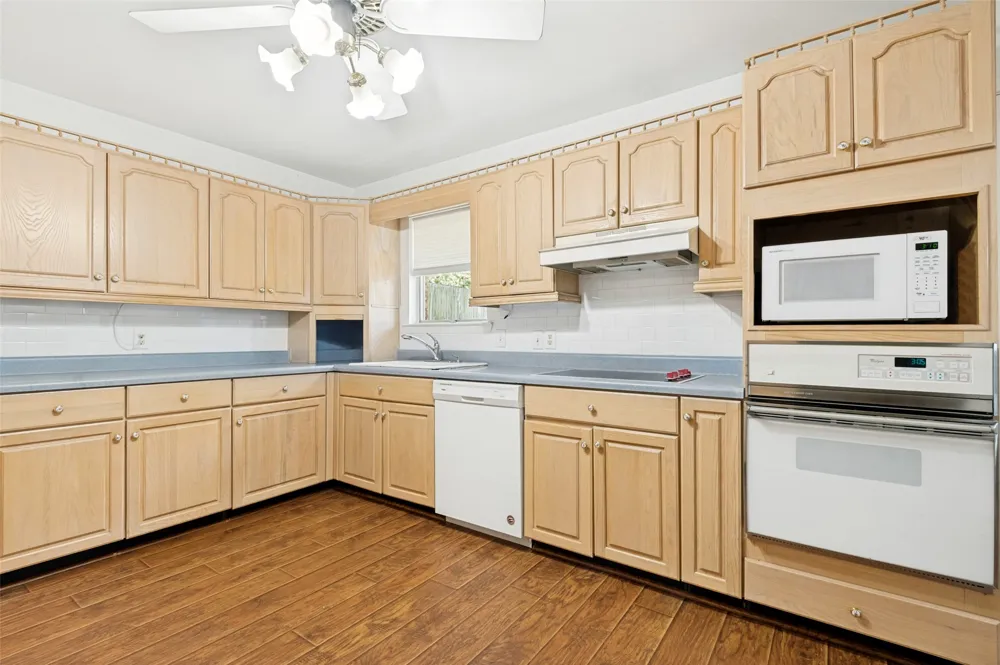 608 W Cheryl Avenue Hurst, TX 76053