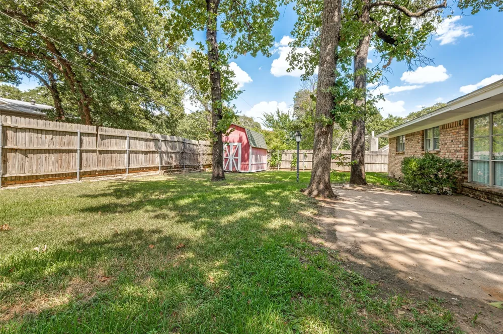 608 W Cheryl Avenue Hurst, TX 76053