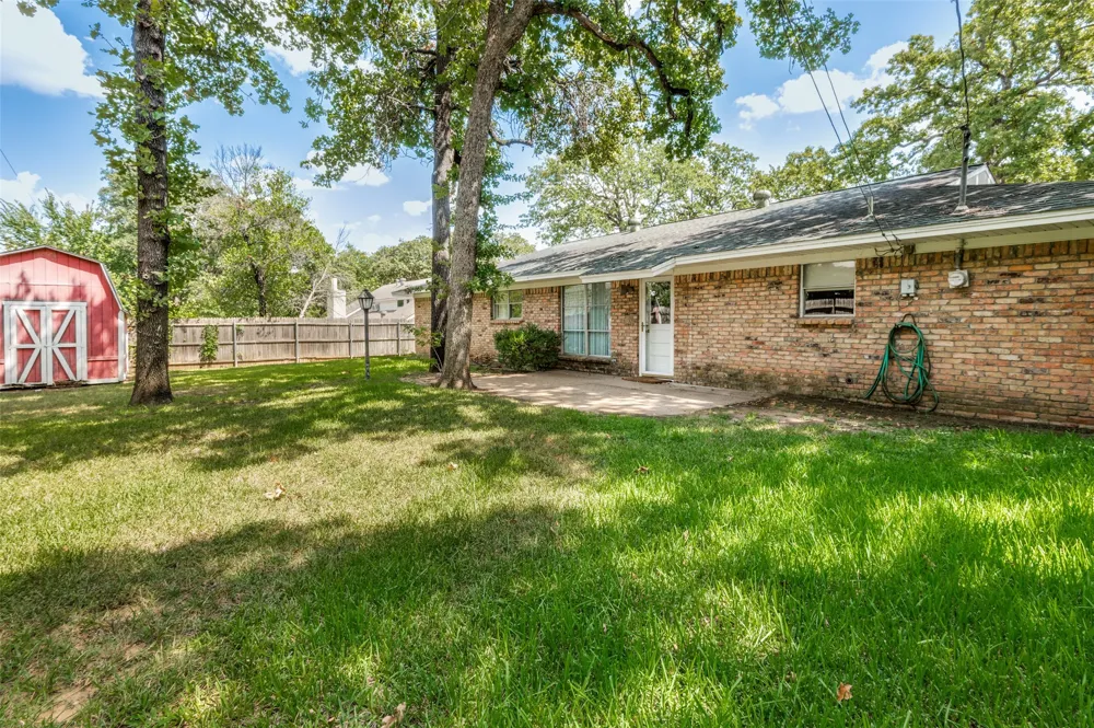 608 W Cheryl Avenue Hurst, TX 76053