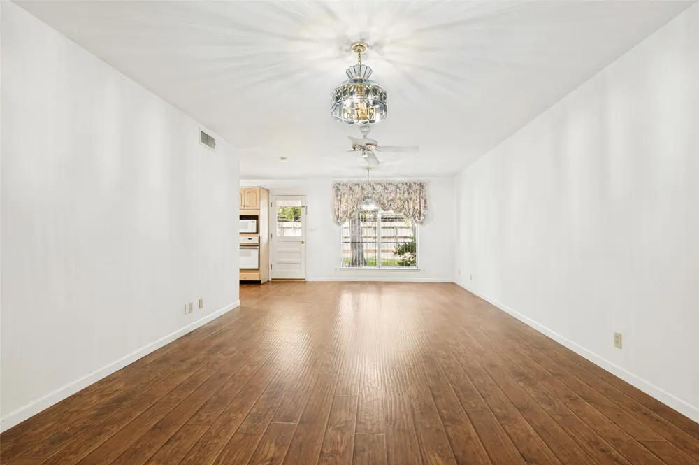 608 W Cheryl Avenue Hurst, TX 76053