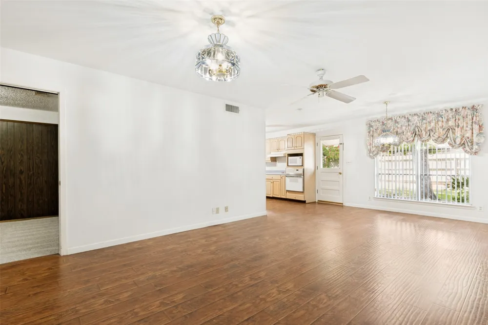 608 W Cheryl Avenue Hurst, TX 76053