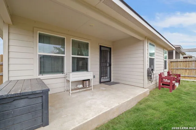 220 MIDDLE GREEN LOOP Floresville, TX 78114