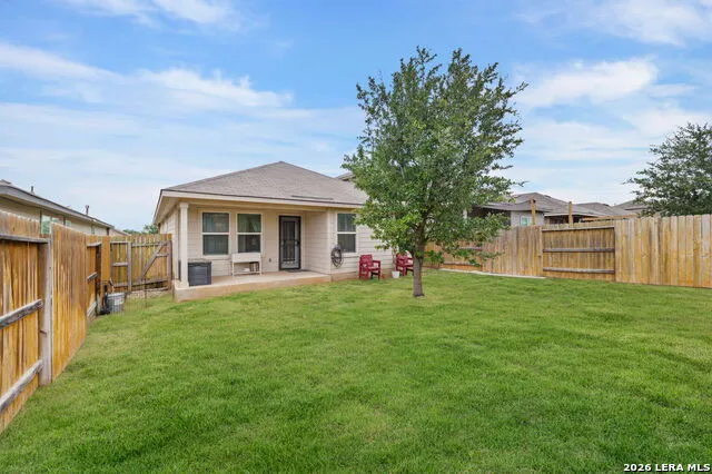 220 MIDDLE GREEN LOOP Floresville, TX 78114