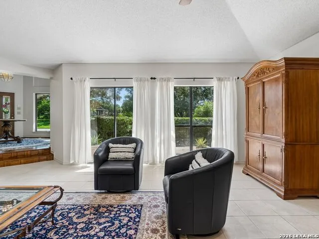 6122 Windy Knoll Windcrest, TX 78239