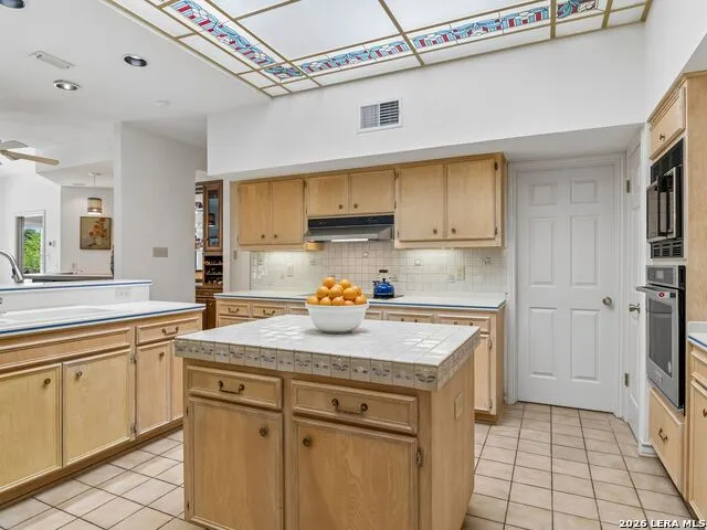 6122 Windy Knoll Windcrest, TX 78239