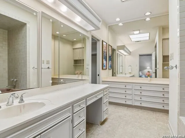 6122 Windy Knoll Windcrest, TX 78239