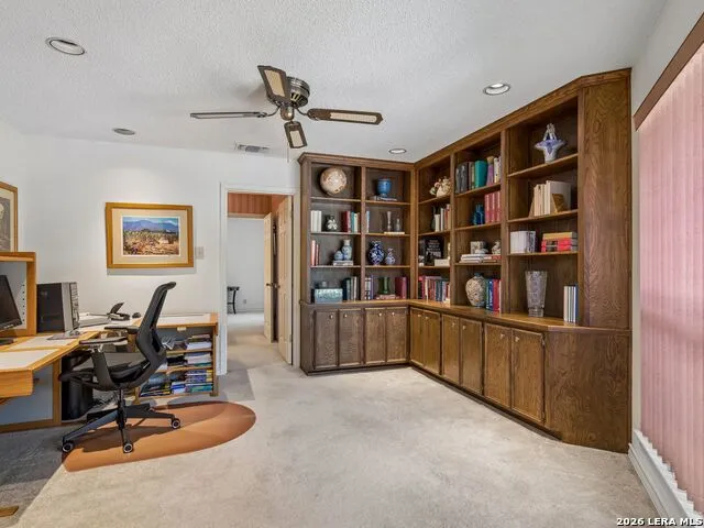 6122 Windy Knoll Windcrest, TX 78239