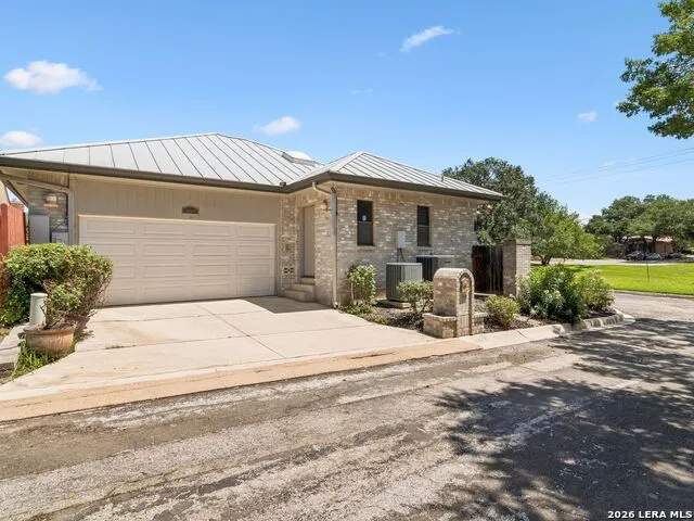 6122 Windy Knoll Windcrest, TX 78239
