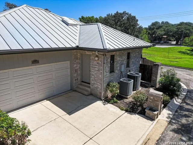 6122 Windy Knoll Windcrest, TX 78239