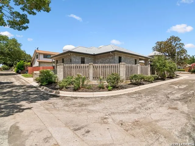6122 Windy Knoll Windcrest, TX 78239