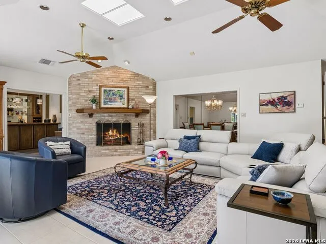 6122 Windy Knoll Windcrest, TX 78239