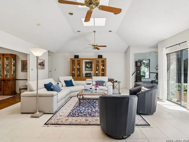 6122 Windy Knoll Windcrest, TX 78239