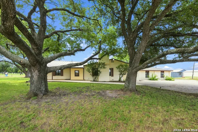 2531 LOWER SEGUIN RD Marion, TX 78124