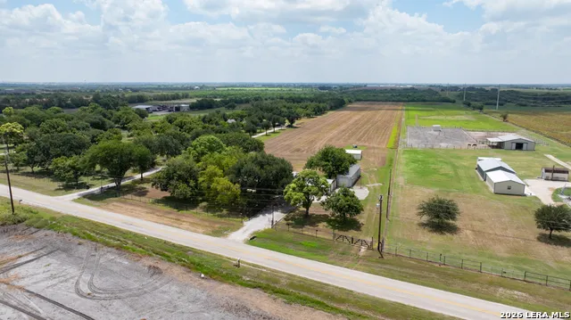 2531 LOWER SEGUIN RD Marion, TX 78124