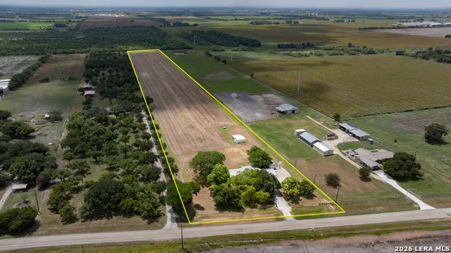 2531 LOWER SEGUIN RD Marion, TX 78124