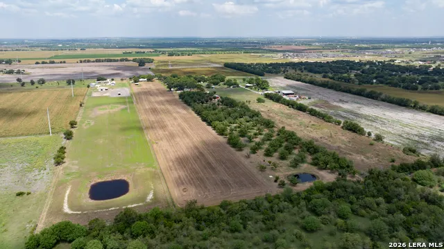 2531 LOWER SEGUIN RD Marion, TX 78124