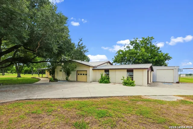 2531 LOWER SEGUIN RD Marion, TX 78124