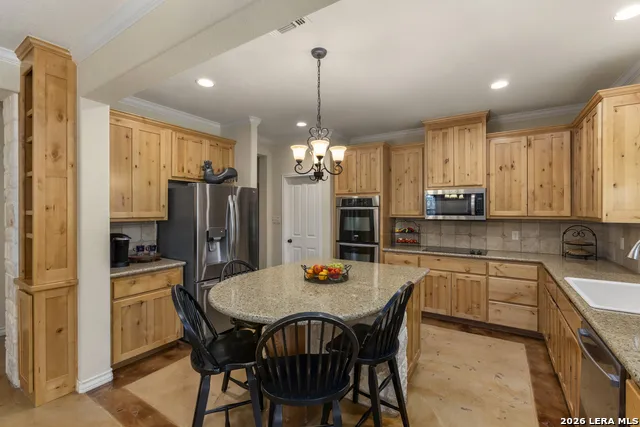 255 DOVE VALLEY DR Center Point, TX 78010