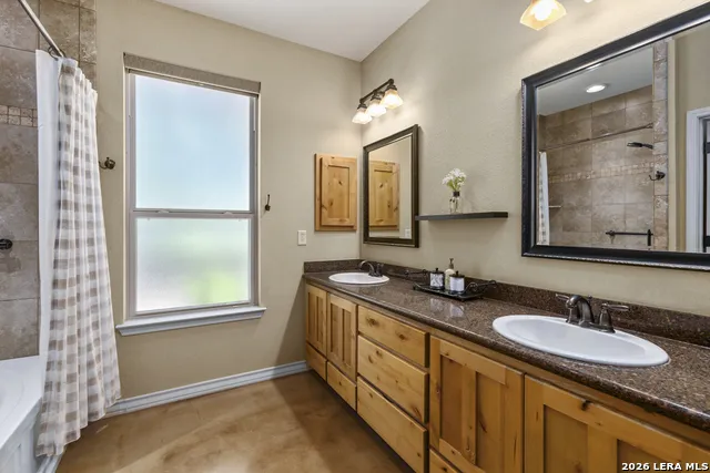 255 DOVE VALLEY DR Center Point, TX 78010