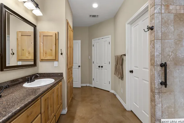 255 DOVE VALLEY DR Center Point, TX 78010