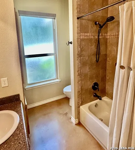255 DOVE VALLEY DR Center Point, TX 78010