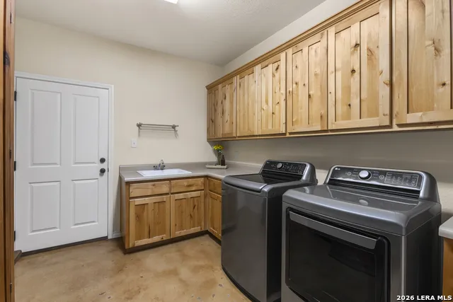 255 DOVE VALLEY DR Center Point, TX 78010