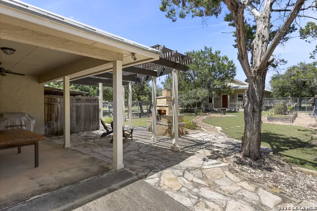 255 DOVE VALLEY DR Center Point, TX 78010