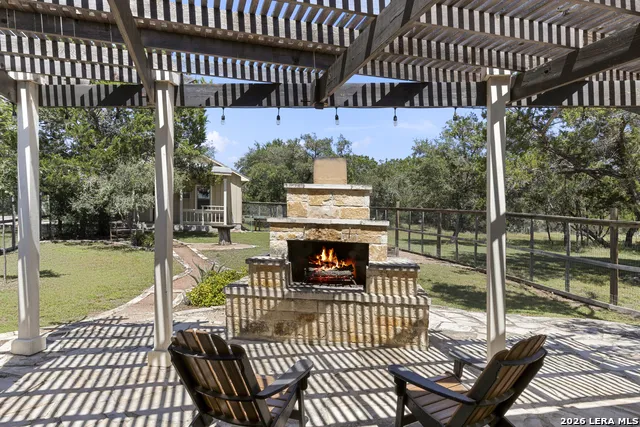 255 DOVE VALLEY DR Center Point, TX 78010