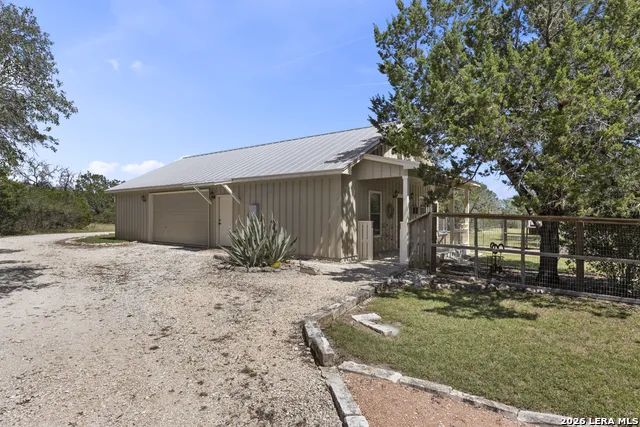 255 DOVE VALLEY DR Center Point, TX 78010