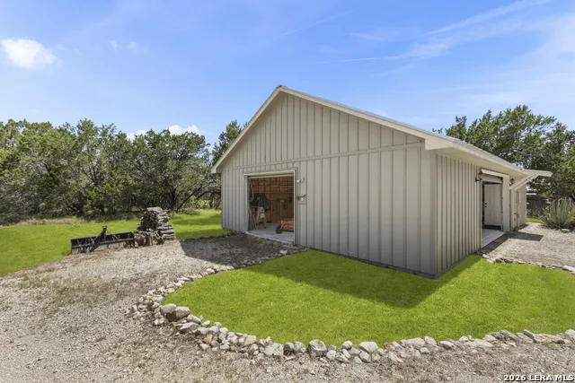 255 DOVE VALLEY DR Center Point, TX 78010