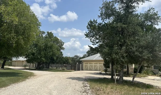 255 DOVE VALLEY DR Center Point, TX 78010