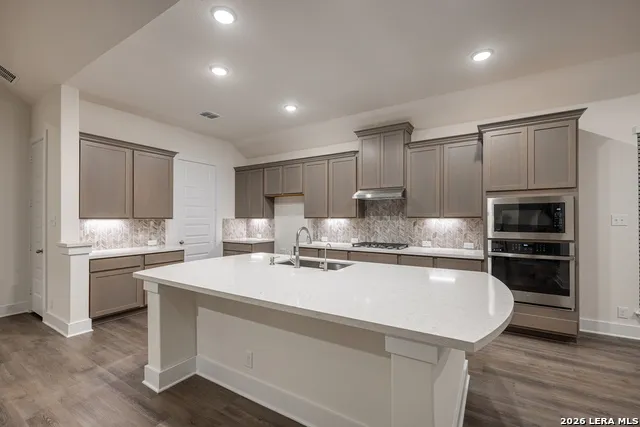 116 Highland Park Castroville, TX 78009